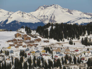 Flaine ski resort - search & compare the best private airport transfers to & from Flaine ski resort.